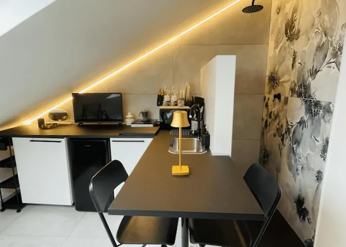 Joivy Compact Top-floor In Апартаменты *